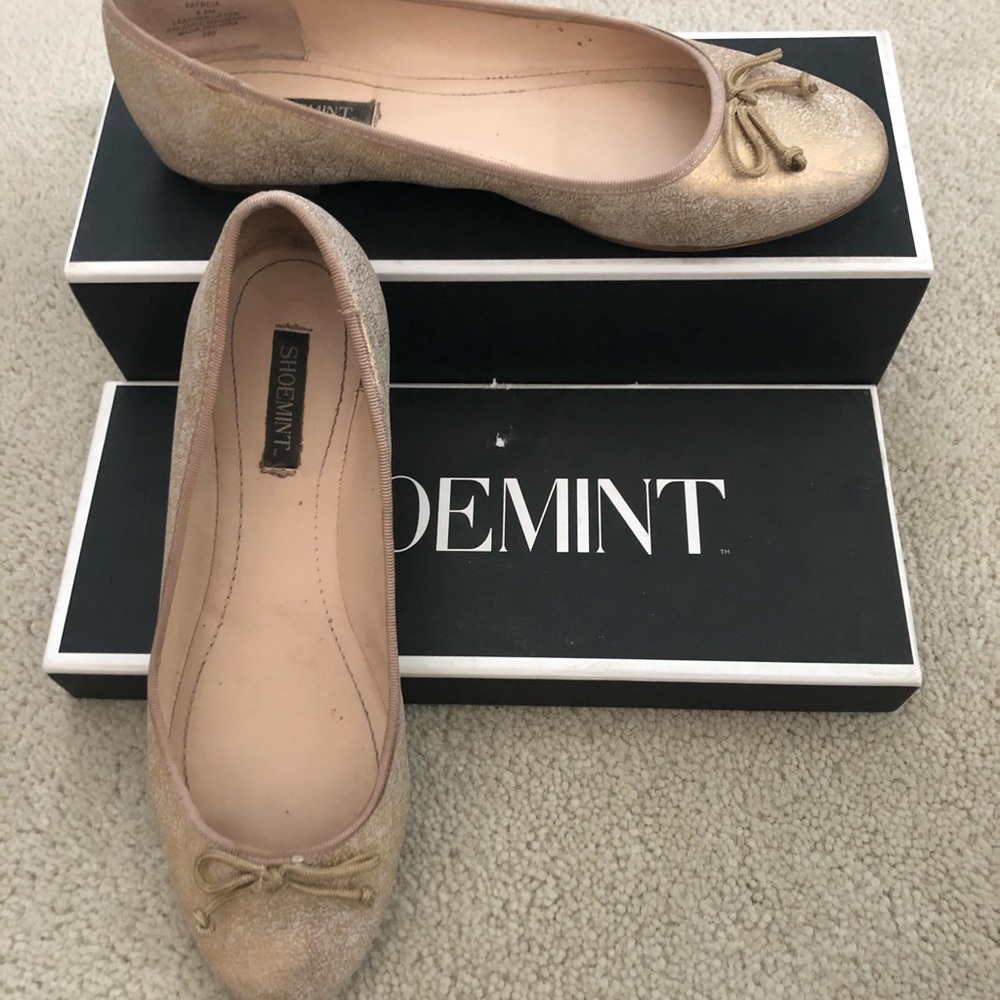 shoe mint patricia gold tone leather flats